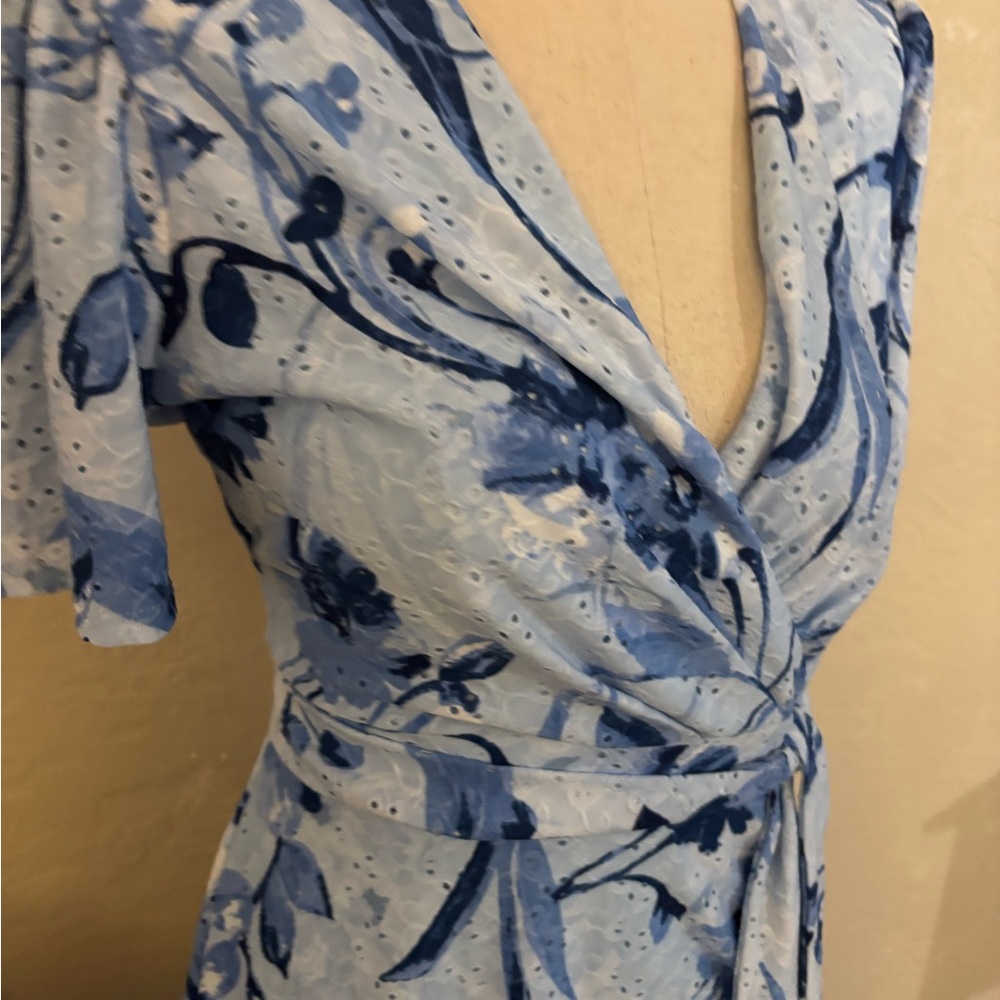 Lindon Style Light Blue Floral Faux Wrap Dress with Tie Waist Sz 8 NWT - Picture 4 of 7